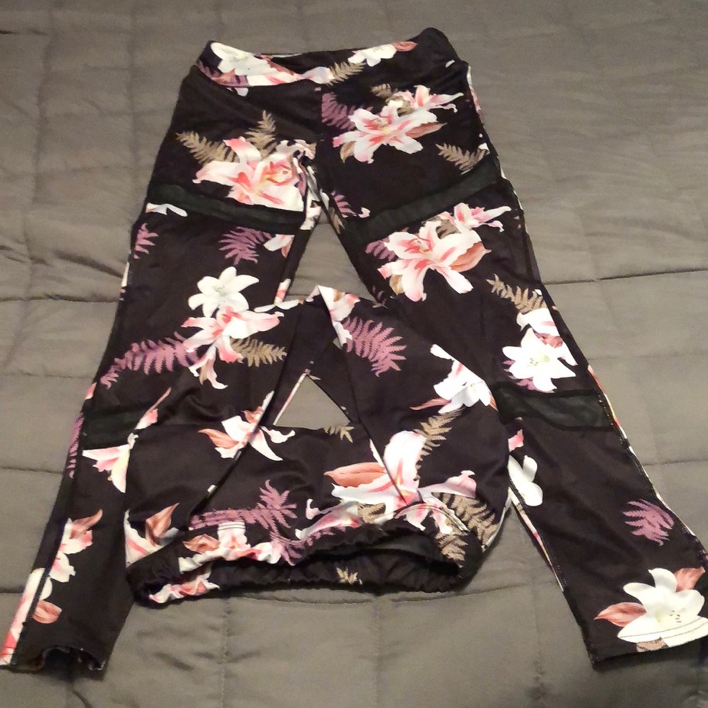 Cute size large matching sports bra and leggings